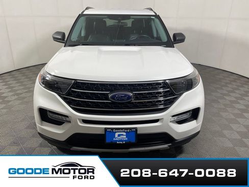 Used 2022 Ford Explorer XLT w/ Equipment Group 202A AWD/4WD image 3