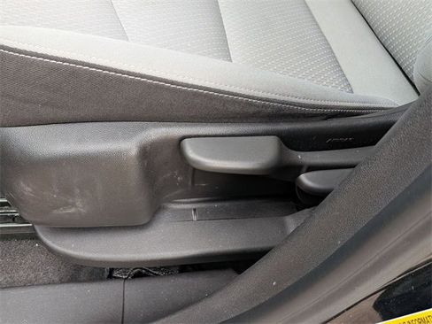 Used 2024 GMC Terrain SLE image 13