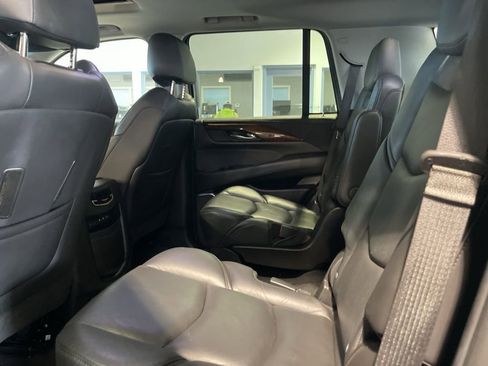 Used 2019 Cadillac Escalade Premium Luxury image 7
