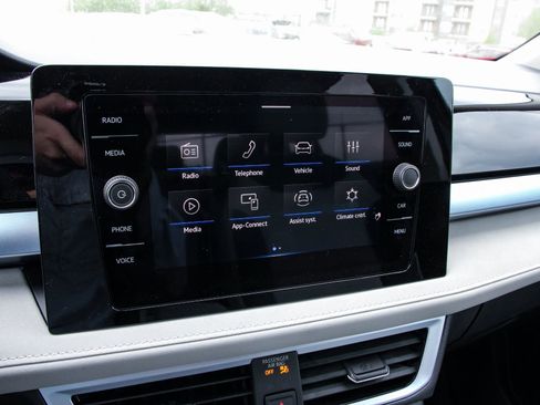 New 2026 Volkswagen Taos SE FWD image 20