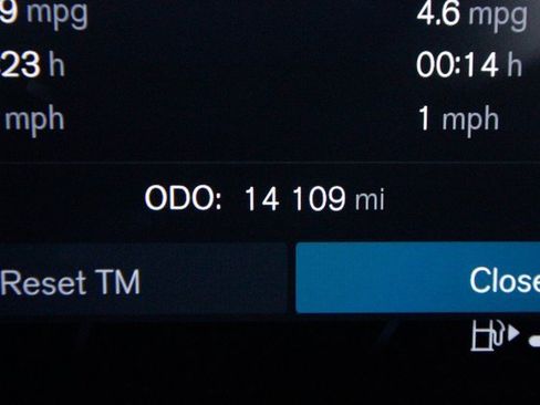 Certified 2025 Volvo XC90 B6 Plus image 5