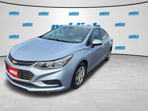 Used 2018 Chevrolet Cruze LS FWD image 3