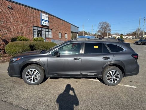 Certified 2023 Subaru Outback Premium image 4