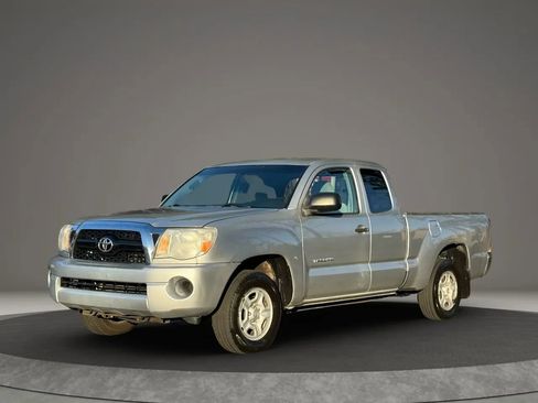 Used 2011 Toyota Tacoma PreRunner image 1