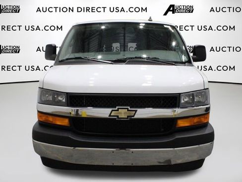 Used 2023 Chevrolet Express 2500 w/ Driver Convenience Package image 3