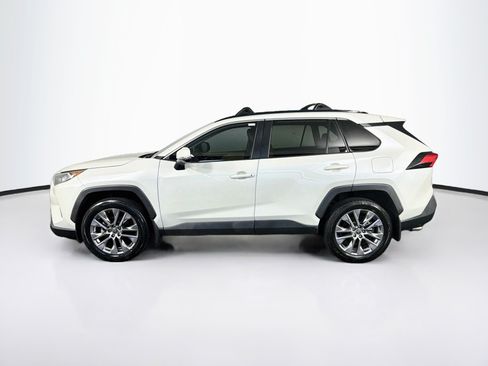 Used 2021 Toyota RAV4 XLE Premium FWD image 4