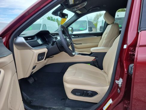Used 2025 Jeep Grand Cherokee L Limited AWD/4WD image 8