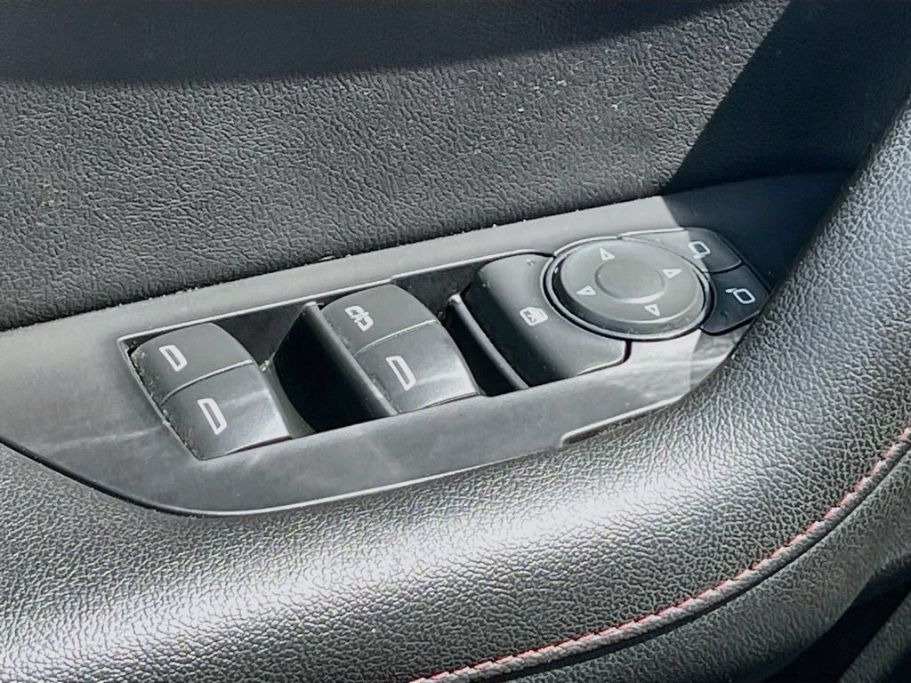 Used 2022 Chevrolet Blazer RS w/ LPO, Floor Liner Package FWD image 18