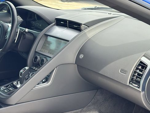 Used 2022 Jaguar F-TYPE Coupe RWD image 24
