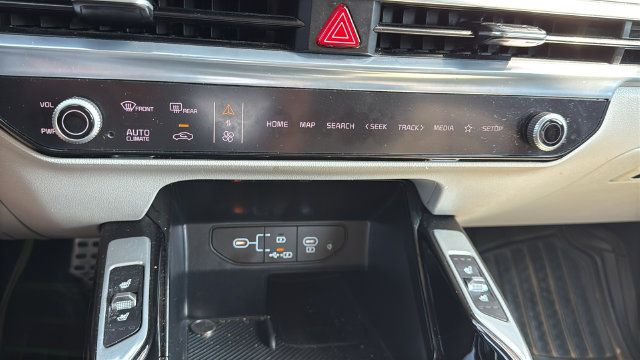 Used 2025 Kia Sorento SX FWD image 29