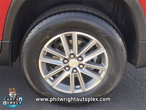 Used 2023 Chevrolet Traverse LT image 15