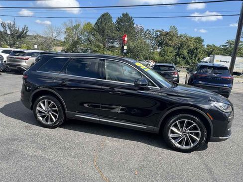 Used 2024 Lincoln Corsair AWD w/ Equipment Group 101A image 4