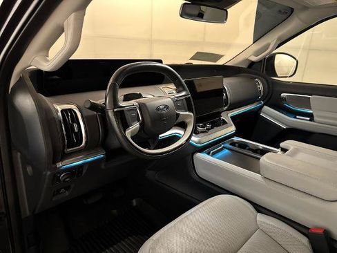 Certified 2025 Ford Expedition Platinum w/ Platinum Ultimate Package AWD/4WD image 5