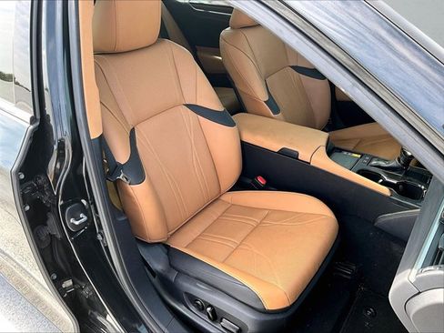 Used 2024 Lexus ES 300h w/ Technology Package FWD image 9