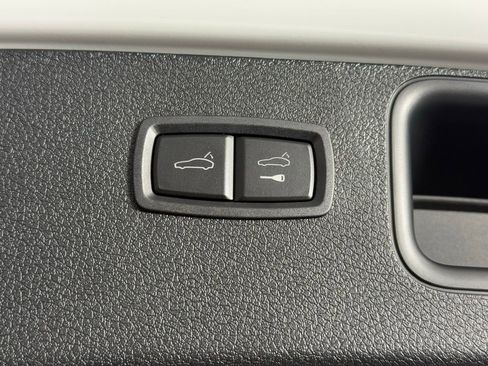 New 2026 Porsche Macan image 18