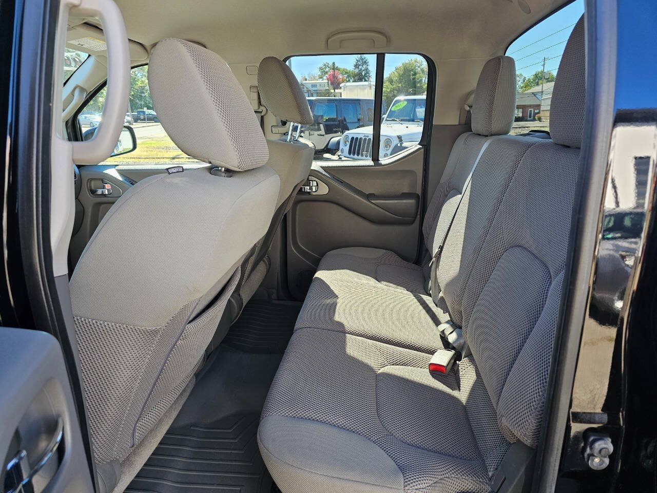 Used 2012 Nissan Frontier SV w/ SV Premium Utility Pkg AWD/4WD image 10