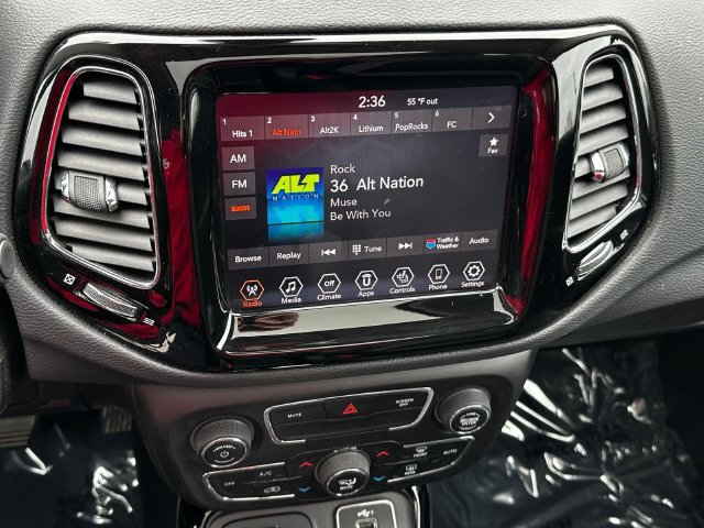 Used 2020 Jeep Compass Limited w/ Premium Lighting Group AWD/4WD image 22