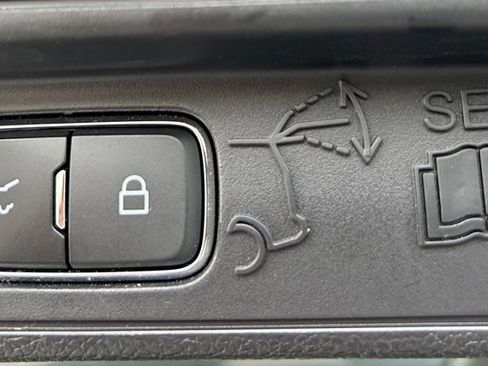 Used 2022 Ford Explorer Limited w/ Equipment Group 301A AWD/4WD image 42