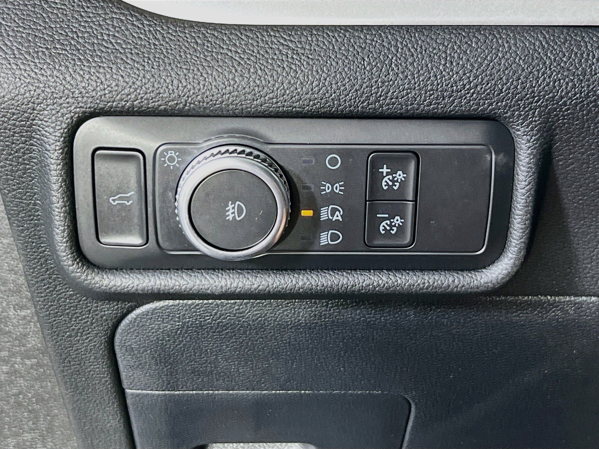 Used 2020 Ford Explorer XLT w/ Equipment Group 202A AWD/4WD image 10