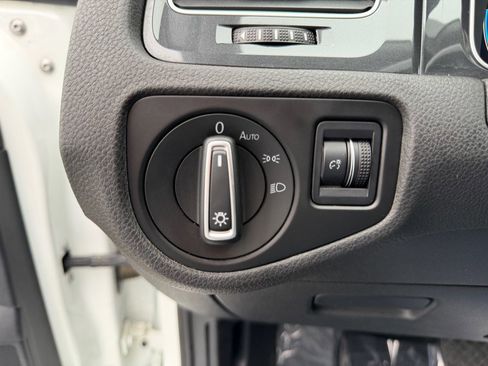 Used 2019 Volkswagen e-Golf SEL Premium image 16