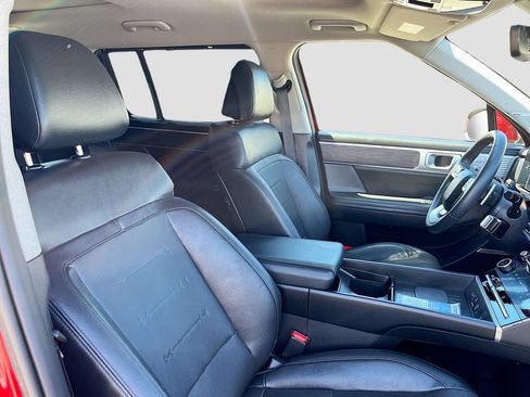 Used 2025 Hyundai Santa Fe Limited AWD/4WD image 31
