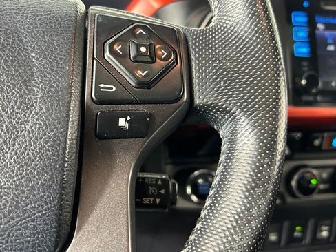 Used 2016 Toyota Tacoma TRD Off-Road w/ Premium & Technology Package AWD/4WD image 19