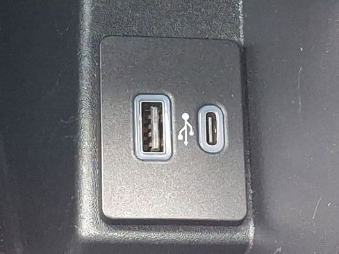 Used 2024 Ford Edge SEL image 23