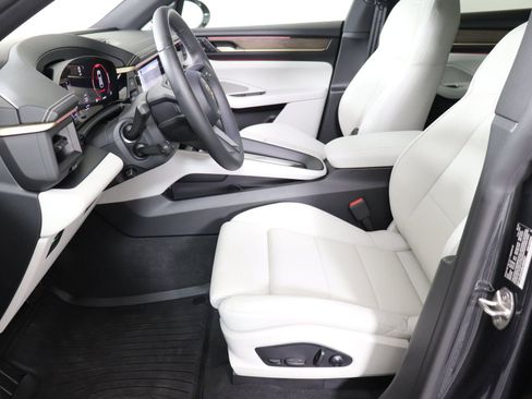 Used 2024 Porsche Macan 4 Electric image 4