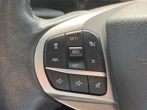 Used 2022 Ford Explorer XLT w/ Equipment Group 202A AWD/4WD image 8