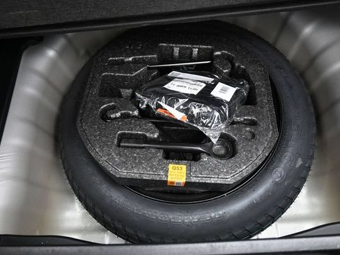 Certified 2024 Hyundai Venue SEL FWD image 23