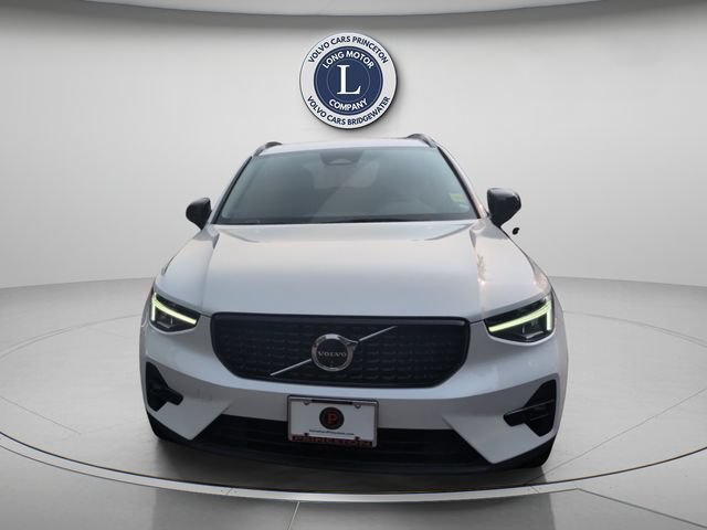 Certified 2024 Volvo XC40 B5 Plus w/ Protection Package Premier AWD/4WD image 1