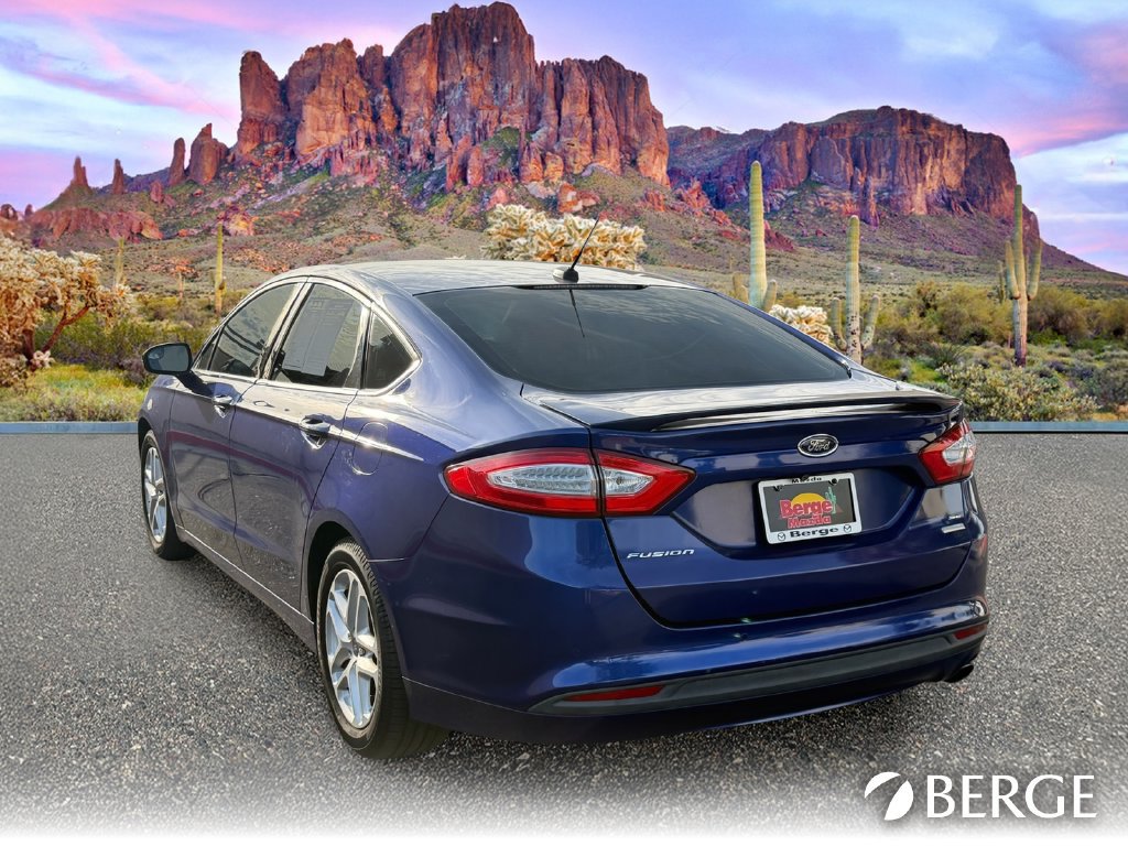 Used 2016 Ford Fusion SE FWD image 4