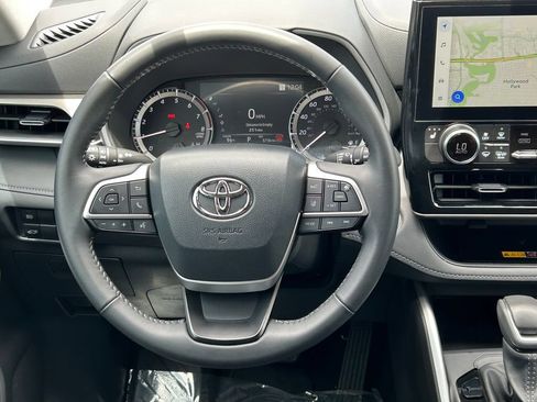 Used 2026 Toyota Highlander XLE AWD/4WD image 42