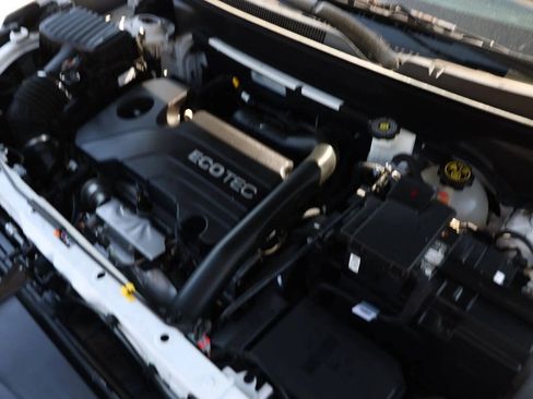 Used 2021 Chevrolet Equinox LS FWD image 47