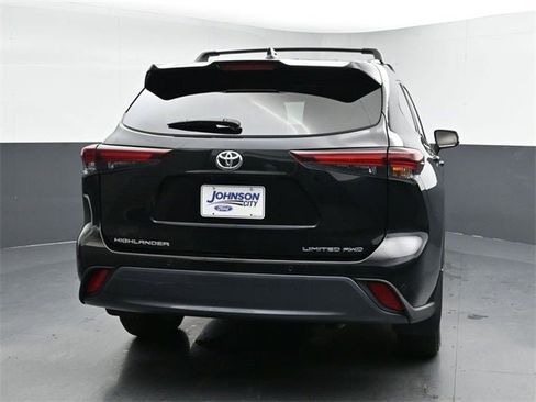 Used 2024 Toyota Highlander Limited image 14