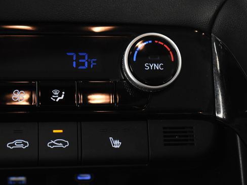 Used 2025 Hyundai Elantra SEL image 33