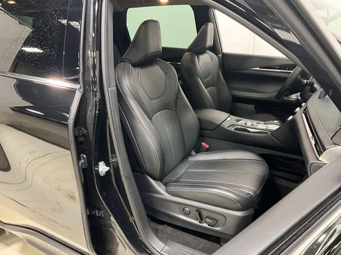 Used 2025 INFINITI QX60 Pure w/ Cargo Package image 9