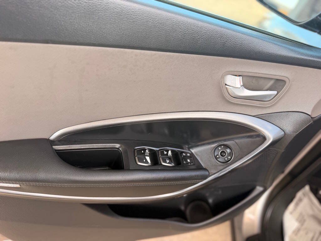 Used 2018 Hyundai Santa Fe Sport w/ 2.4L Value Package 02 FWD image 17