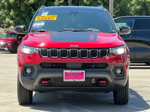 Used 2025 Jeep Compass Trailhawk AWD/4WD image 10