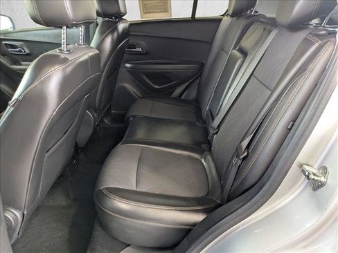 Used 2019 Chevrolet Trax LT w/ LT Convenience Package FWD image 17