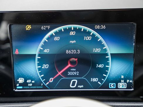 Used 2021 Mercedes-Benz GLB 250 4MATIC image 22