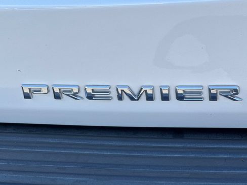 Used 2022 Chevrolet Suburban Premier AWD/4WD image 48