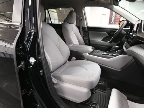 Certified 2024 Toyota Highlander LE image 27