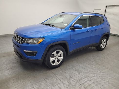 Used 2017 Jeep Compass Latitude w/ Popular Equipment Group AWD/4WD image 2