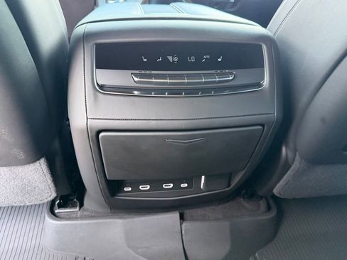 Used 2024 Cadillac Escalade Sport Platinum w/ LPO, ONYX Package AWD/4WD image 17