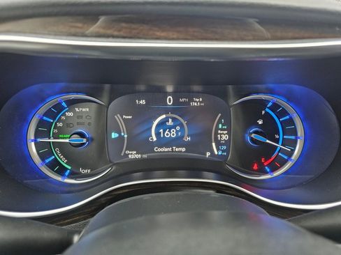 Used 2023 Chrysler Pacifica Limited image 4