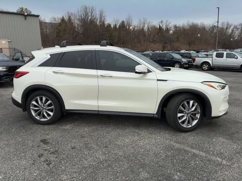 Used 2019 INFINITI QX50 Essential w/ Premium Heat Package image 4