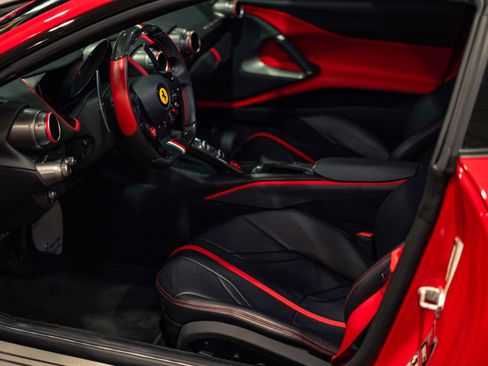 Used 2020 Ferrari 812 Superfast RWD image 30