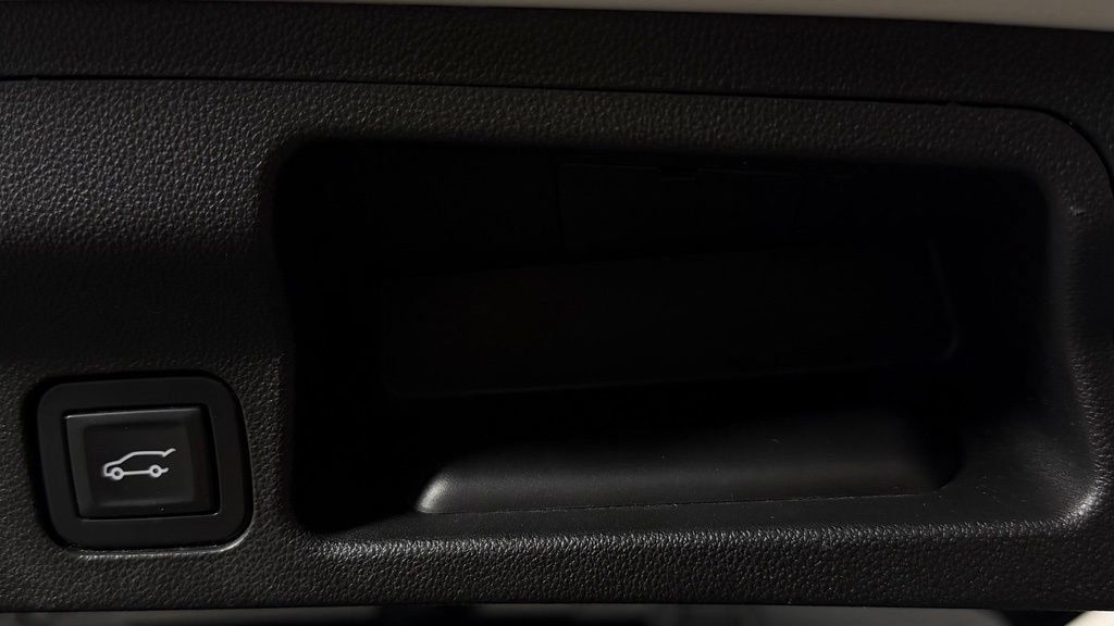 Used 2017 GMC Acadia SLE FWD image 12