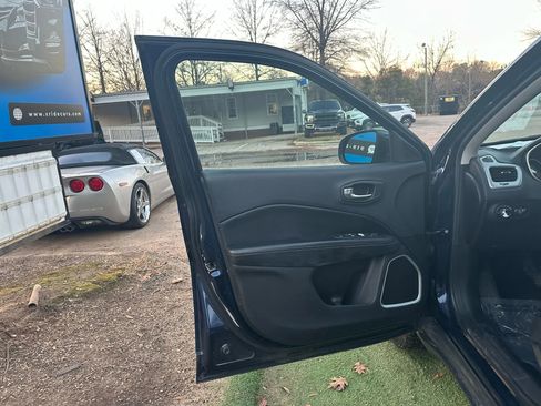 Used 2018 Jeep Compass Latitude w/ Cold Weather Group image 12